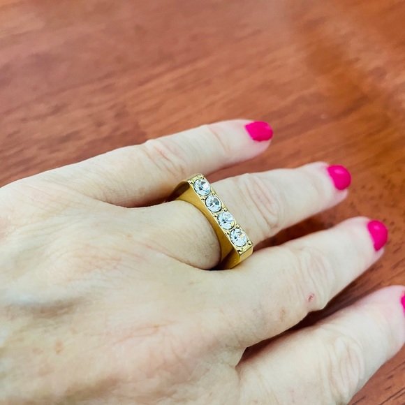 Crystal Ring Set Clear Crystals Size 8 - Picture 4 of 15